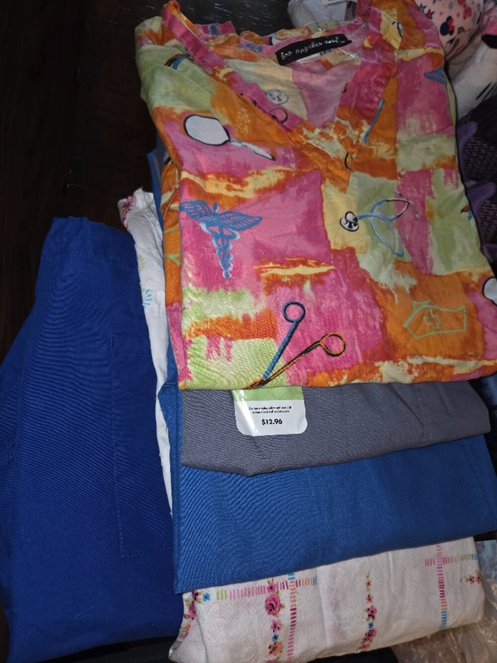 Womens nursing scrub lot size XL
